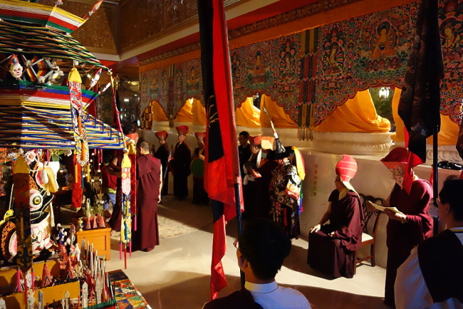 每年歲末乃是藏傳佛教最重要的大護法瑪哈噶拉及其眷屬與諸護法顯現於婆娑人間之日。在此日修瑪哈噶拉法會，比在其它的日子修瑪哈噶拉，更能獲得殊勝的成就