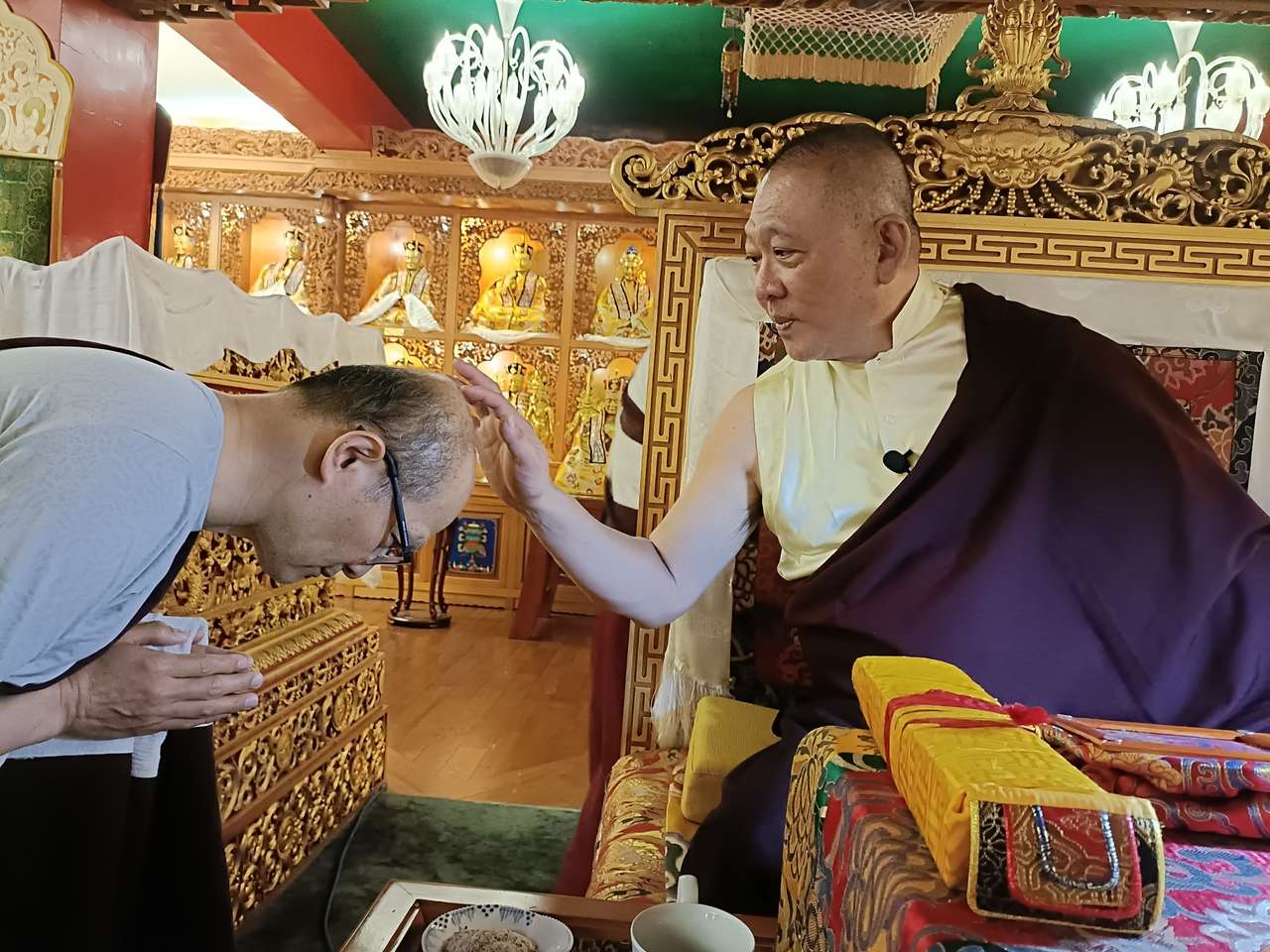 上師一一為參加精進弟子確認修法徵兆