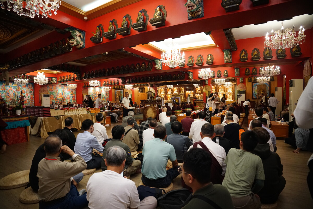 法會圓滿日噶居家族四方而來參與盛會。