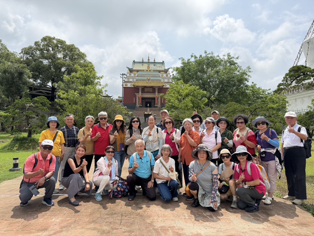 有些是團體參訪的遊客。 有些是團體參訪的遊客。